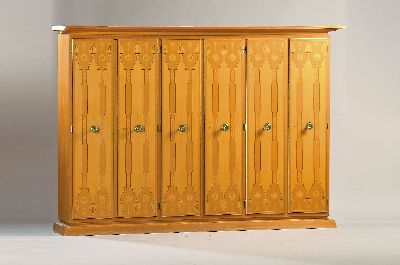 Schrank, Hans Wauer München, 1960er Jahre, furniert in sog. falschem Rosenholz mit Intarsien aus schweizer Birnbaum, Buchsbaum, Palisander und ...