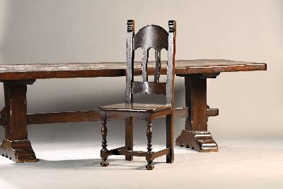 Refektoriumstisch mit 8 Stühlen, wohl Italien, um 1900, Eiche massiv, dunkel gebeizt, schwere Qualität, Stühle 120x51x47 cm, Tisch 79x260x95 cm, ...
