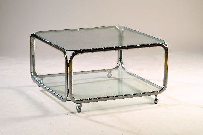 Couchtisch in Anlehnung an Eileen Grey, 1970/80er-Jahre, ovales Stahlrohrgestell, zwei Glasplatte, stark angelaufenes Gestell mit Flugrost, ca. ...