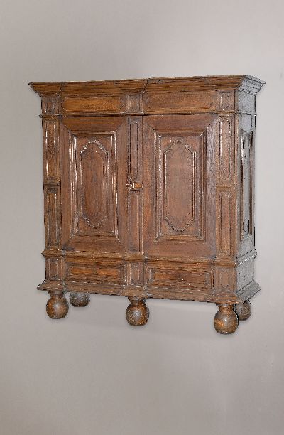 Barockschrank, Eiche, 18.Jh., zweitürig, auf Rahmen gearbeitet, mit Bastionsfüllungen, Sockel mit 2 Schubladen, ohne Schlüssel, ca. 201x187x86 cm, ...