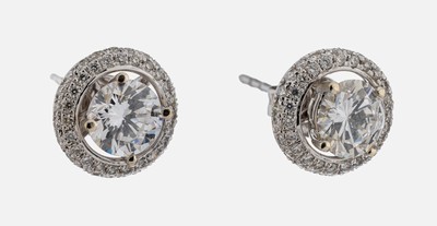 Paar 14 kt Gold Brillant-Ohrstecker, WG 585/000, 2 Brillanten zus. ca. 1.06 ct 1 x 0.54 hochfeines Weiß+(D)/vvs2 und 1 x 0.52 ct feines ...