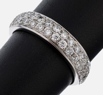 14 kt Gold Brillant-Ring, WG 585/000, 36 Brillanten zus. ca. 1.07 ct (grav.) feines Weiß-Weiß/vs-si, RW 54, ca. 3.1 g