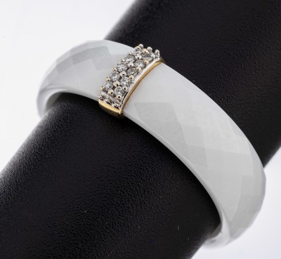 Keramik-Ring mit 14 kt Gold Diamant-Ringkopf, GG 585/000, Ringschiene weiße Keramik, Kopfmit 10 8/8-Diamanten zus. ca. 0.10 ct Weiß/si-p, RW 58, ...