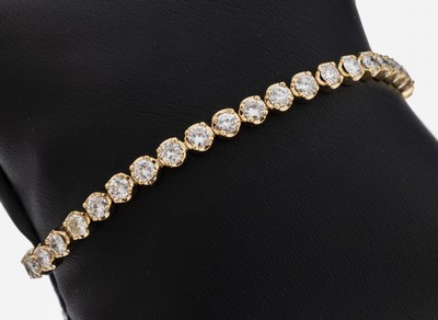 14 kt Gold Brillant-Linienarmband, GG 585/000, 41 Brillanten zus. ca. 5.30 ct feinesWeiß-l.get.Weiß/vs-si, 1 Stein besch., L. ca. 18.5 cm, ...