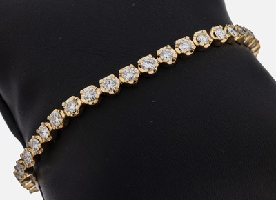 14 kt Gold Brillant-Linienarmband, GG 585/000, 37 Brillanten zus. ca. 5.0 ct feines Weiß-Weiß/vs-si, L. ca. 18 cm, Kastenschloss mit 2 ...