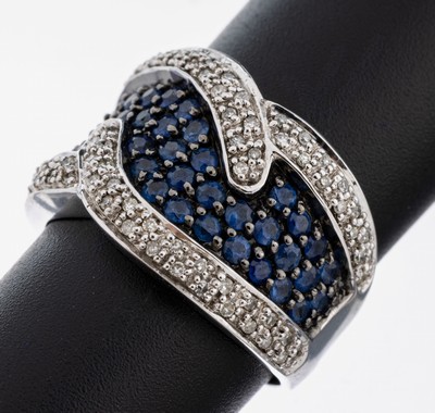 9 kt Gold Saphir-Diamant-Ring, WG 375/000, 43 rundfacett. Saphire zus. ca. 2.0 ct, 78 8/8-Diamanten zus. ca. 0.70 ct Weiß- get.Weiß/si-p, RW 56, ...