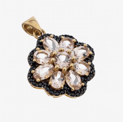 9 kt Gold Morganit-Diamant-Anhänger, GG 375/000, florale Gestaltung, 9 facett. Morganite zus. ca. 3.00 ct, Diamanten zus. ca.0.60 ct Schwarz ...