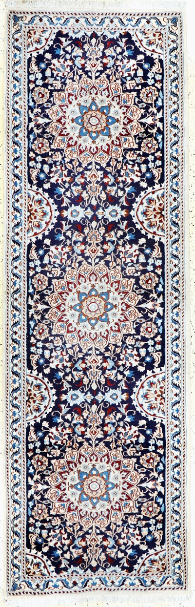 Nain, Persien, Ende 20.Jhd, Wolle auf Baumwolle, ca. 280 x 90 cm, EHZ: 2