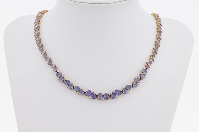 9 kt Gold Tansanit-Brillant-Collier, GG 375/000, oval- und tropfenf. facett. Tansanitezus. ca. 25.0 ct, 19 Brillanten zus. ca. 0.30 ct Weiß/p, L. ...