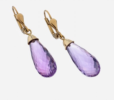 9 kt Gold Amethyst-Ohrhänger, GG 375/000, bewegl. abgehangene Amethystpampeln zus. ca. 10.0 ct, ca. 4.0 g