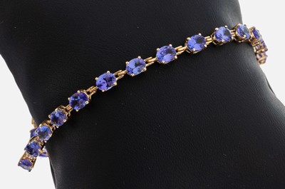 14 kt Gold Tansanit-Armband, GG 585/000, 23ovalfacett. Tansanite zus. ca. 8.50 ct, L. ca.19.5 cm, Kastenschloss mit 2 Sicherheitsachten, ca. 7.2 g
