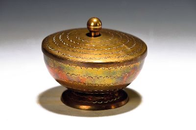 Bauhaus Deckeldose von Hans Przyrembel (1900- 1945), Messing, am Boden gestempelt Handarbeit HP, H. ca. 8.5cm, D. ca. 10cm