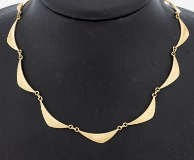 14 kt Gold Collier, GG 585/000, geschwungene Glieder, Oberfläche sat., L. variabel ca. 40-44 cm, Federringschließe, Sicherheitskettchen mit ...