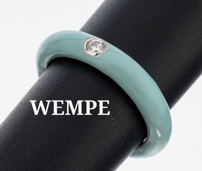18 kt Gold WEMPE Brillant-Ring, WG 750/000,Ringschiene außen mit hellblauem Email, minimale Ausbrüche an Seite, Brillant ca. 0.10ct feines ...