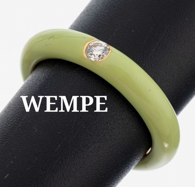 18 kt Gold WEMPE Brillant-Ring, GG 750/000,Ringschiene außen mit hellgrünem Email, Brillant ca. 0.10 ct feines Weiß/vs, RW 55, ca. 8.4 g