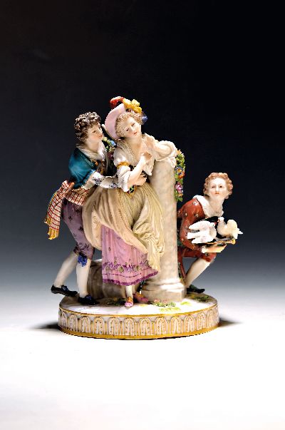 Galante Figurengruppe, Ernst Bohne & Söhne, Rudolstadt, Thüringen, vor 1937, Porzellan, galantes Paar und Knabe mit Taubenpaar, restauriert, H. 25 ...