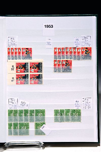 Briefmarkenalbum, Bund, überwiegend postfrisch, mit Doubletten