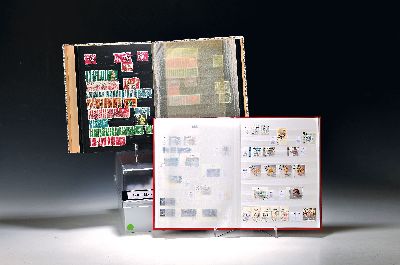Konvolut Briefmarken, Saarland, Berlin, Bayern u.a., 15 Alben und ein Karteikasten DDR; etwas Saarland, Berlin, Bund, Französische Zone, Bayern und ...