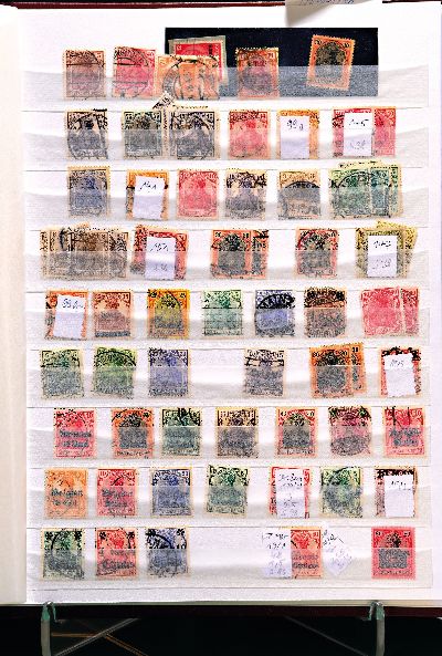 2 Briefmarkenalben: Deutsche Kolonien und Deutsches Reich, Deutsches Reich-Doubletten, ungeprüft