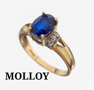 10 kt Gold Saphir-Brillant-Ring, GG 417/000, ovalfacett. Saphir ca. 1.20 ct, 10 Brillanten zus. ca. 0.05 ct Weiß/p, RW 53, ca. 3.0 g, sign. MOLLOY