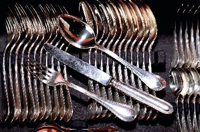 Umfangreiches Besteck aus Feinsilber, Robbe & Berking, Classic-Faden, 999er Feinsilber, lim. Auflage von 500 Stück, num. 25/500, 12 Tafelmesser, 12 ...