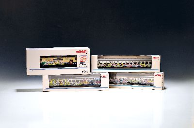 Lot Modelleisenbahn: Märklin, Spur H0, Graffiti-Edition, Bj. 1970-90, E-Lok BR 111 83342, Personenwägen 84255, 84256 und 84257, in OVP, Funktion ...