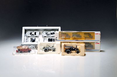 Konvolut Modellfahrzeuge: Märklin, Spur H0, Schienenbus Micheline 3124; Set Replik RAK-Autos, Bj. 1992 für das Märklin Museum, Metall-Modelle im ...