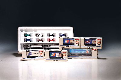 Konvolut Modelleisenbahnen: Märklin, Spur H0 , Diesellok Europa 1993 83019 mit 12-tlg. Containerzug Europa 1993 84565 bis 84576; ...