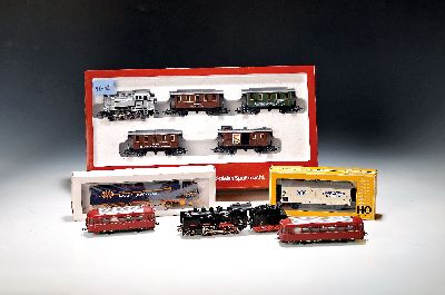 Konvolut Modellbau: Märklin und andere, Spur H0, Märklin ohne OVP: Dampflok 3003, Schienenbus DB 800 mit Beiwagen DB 800B, Wägen 4040, 4508, 4510, ...