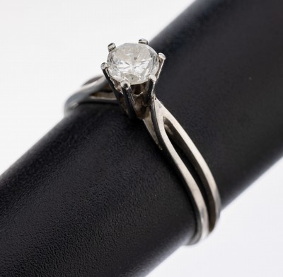 18 kt Gold Brillant-Ring, WG 750/000, Brillant ca. 0.40 ct Weiß/p, RW 55, ca. 2.1 g