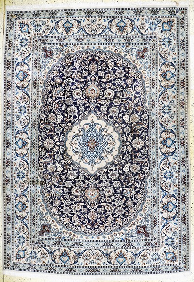 Nain, Persien, Ende 20.Jhd, Wolle auf Baumwolle, ca. 345 x 240 cm, Reinigungsbedürftig, EHZ: 2