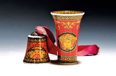 5 Teile Versace, Medusa, Rosenthal, kleine Vase, Glocke (Band verblichen), Kristallglas: Tischuhr, kl. Aschenbecher, gr. Aschenbecher