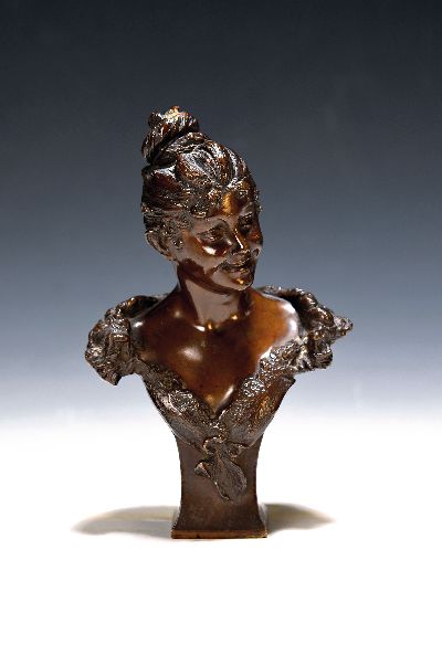 Carl Kauba, 1865-1922, Bronze, Damenbüste, patiniert, H. 17 cm, seitlich signiert