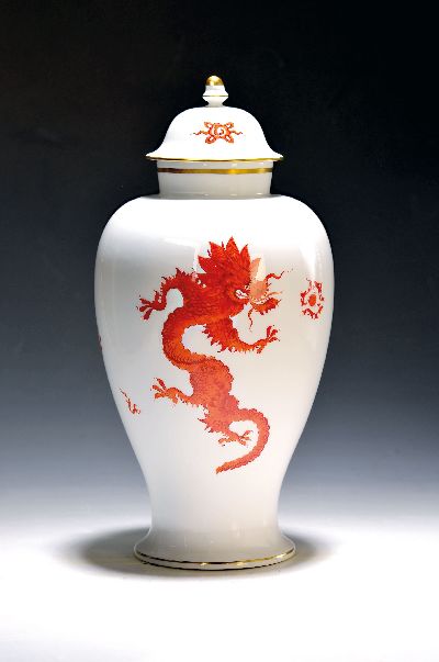 Große Deckelvase, Meissen, Ming-Drache, 2. Wahl, 2. Hälfte 20. Jh., Porzellan, handbemalt, Goldstaffage, H. ca. 36.5 cm