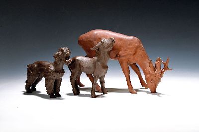 3 Porzellanfiguren, Meissen, Böttger- Steinzeug, a. Rehbock, Modell A 1244, ca, 17 x 28.5 cm, b. Esel Mod. 86132, ca. 16 x 13 cm und c. Pudel Mod. ...