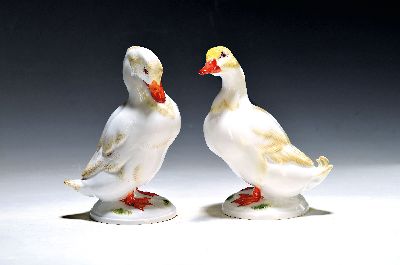 Zwei Porzellanfiguren, "Entenpaar", Meissen, 20. Jh., Ente und Erpel, Entwurf Erich Oehme 1949, polychrom bemalt, Modellnr. 77331 und S ...