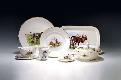 Jagdservice, Rosenthal, Entw. Adolf Ekl, 1960/70er-Jahre, Porzellan, schablonisiert und handbemalt, Goldrand, variantenreicher Dekor von heimischen ...