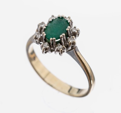 14 kt Gold Smaragd-Brillant-Ring, WG 585/000, mittig ovalfacett. Smaragd ca. 0.20 ct, umgeben von 8 Brillanten zus. ca. 0.08 ct Weiß/si-p, RW 55, ...