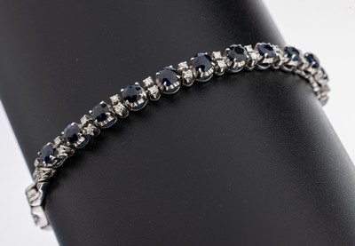 14 kt Gold Saphir-Diamant-Armband, WG 585/000, 11 rundfacett. Saphire zus. ca. 1.20 ct, 26 8/8-Diamanten zus. ca. 0.13 ct Weiß/si,L. ca. 16.5 cm, ...