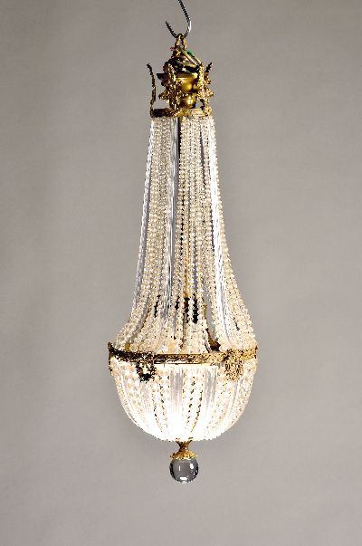 Kleiner Korblüster, Frankreich, um 1890-1900, 3 Brennstellen, H.ca. 81 cm, D. ca. 29cm, Fu. nicht gepr., l. Alterssp.