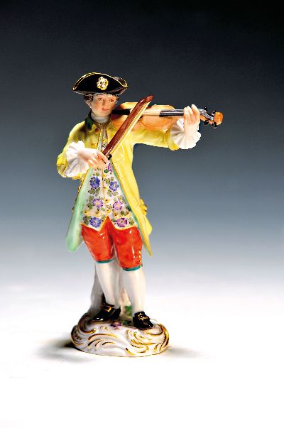 Porzellanfigur, Meissen, 2. Hälfte 20. Jh., Violinenspieler, aus der galanten Kapelle, 2. Wahl, polychrom bemalt, Goldstaffage, Mod.Nr. 60041, H. ...