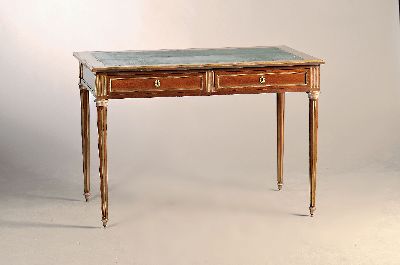 Kleiner Schreibtisch, im Louis-Seize-Stil, Frankreich, 19.Jh., Mahagonifurnier, Kanten mit Messing abgesetzt, Kanneluren mit Messing ausgekleidet, ...