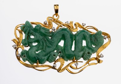 14 kt Gold Brillant-Jade-Anhänger, GG/WG 585/000, mittig plastischer Drache, geschnitztaus Nephrit, geschwungene Rahmung, 10 in WG gefasste ...