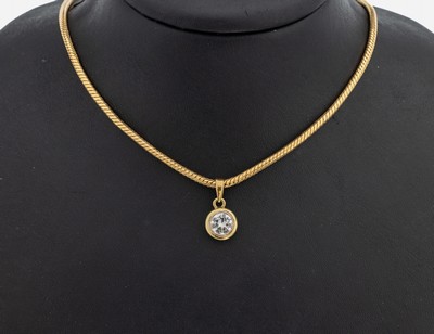 14 kt Gold Brillant-Anhänger, GG 585/000, schlicht, Brillant ca. 1.25 ct Weiß/vs, Fassung rs. verbödet, an Schlangenkette, GG 585/000, L. ca. 43 ...