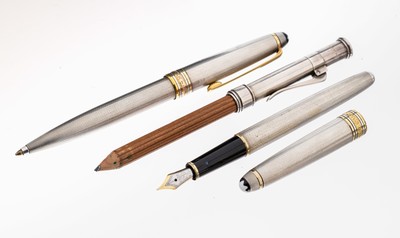 MONTBLANC Schreibset, 925er Silber, Meisterstück-Serie, 1 Monturen verg., 1 Kugelschreiber und 1 Füller, Feder GG/WG 750/000, Stärke M, dazu 1 ...