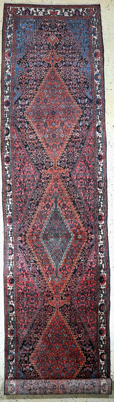 Shahsawan, Persien, Mitte 20.Jhd, Wolle aufBaumwolle, ca. 500 x 113 cm, EHZ: 2(restauriert).