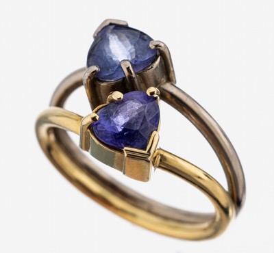 14 kt Gold Tansanit-Ring, GG/WG 585/000, 2 facett. Tansanit-Herze zus. ca. 2.10 ct, RW 57, ca. 7.4 g