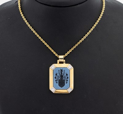 14 kt Gold Achat-Brillant-Anhänger, GG/WG 585/000, mittig Lagenachat, Intaglio eines Familienwappens, 4 in WG gefasste Brillanten zus. ca. 0.40 ct ...