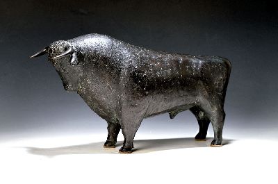 Reinhard Dachlauer, 1922-1955, "Bulle", Modell der Großfigur an der Frankfurter Börse, die majestätische Figur steht als Beschützer ...