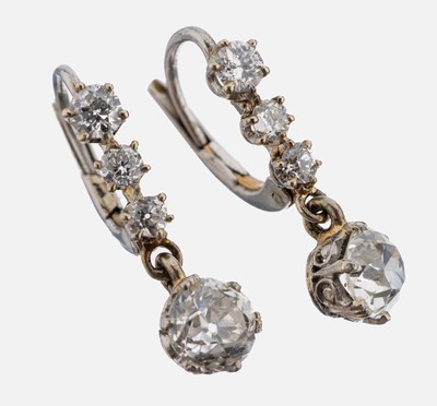 Paar Platin-Diamant-Ohrhänger, Pt gepr., 2 bewegl. abgehangene Altschliffdiamanten zus. ca. 1.10 ct Weiß/p, 6 weitere Altschliffdiamanten zus. ca. ...